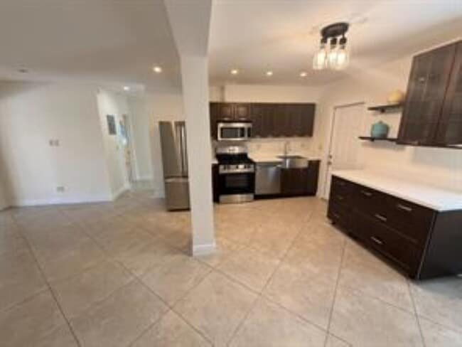 Photo - 2018 NE 14th Ct