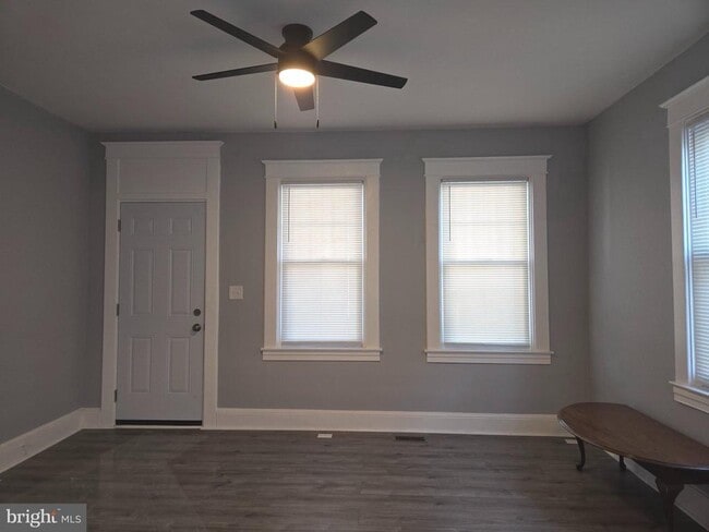 Photo - 2911 Markley Ave