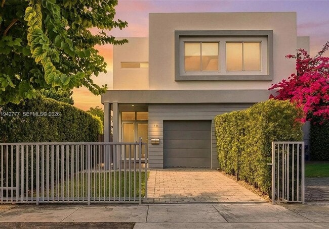 Building Photo - 2852 SW 32nd Ct