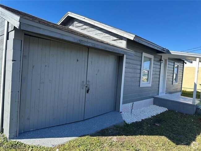 Building Photo - 810 N Combee Rd Rental