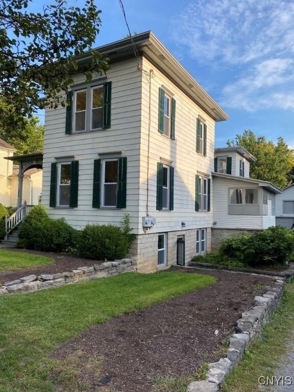 Photo - 206 E Genesee St