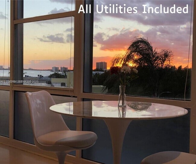 Building Photo - 900 Bay Dr Unit 315