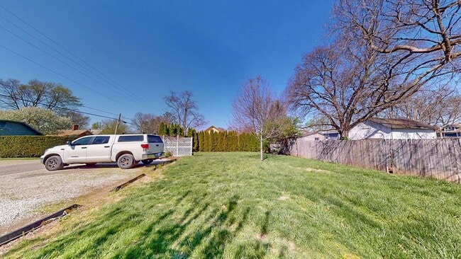 Photo - 221 Front St