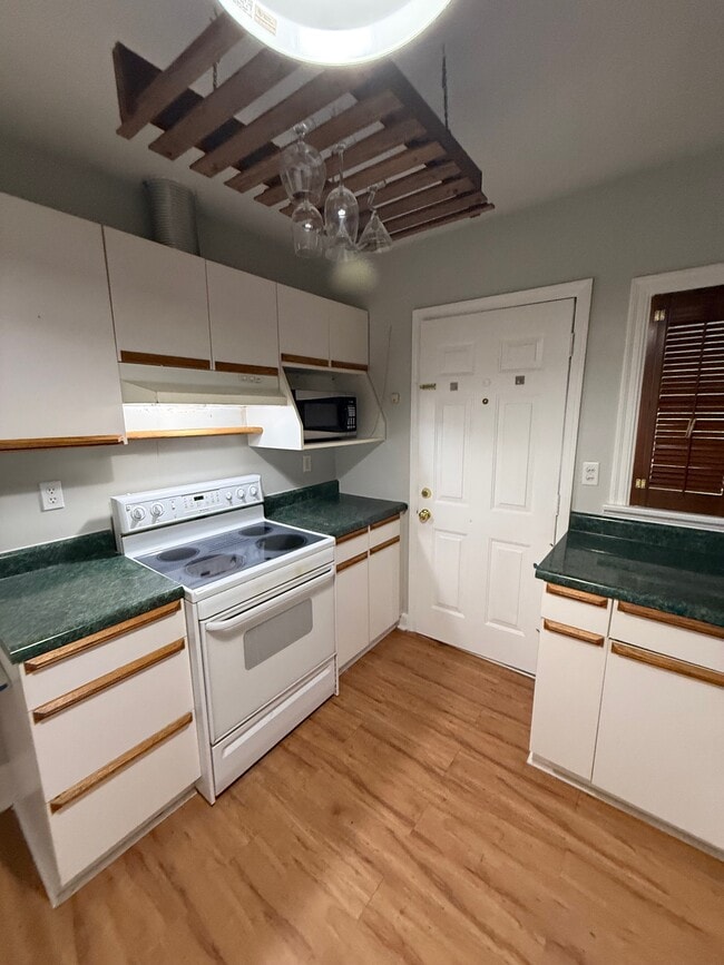 Photo - 3914 Herschel St