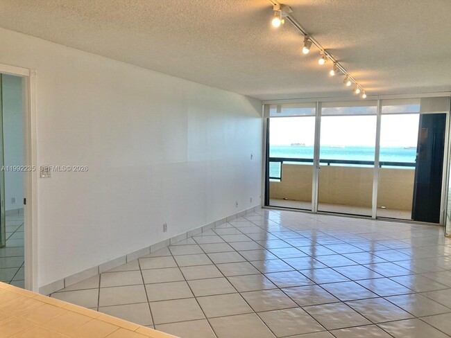 Photo - 2555 Collins Ave Unidad 1707