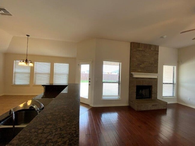Photo - 1527 Woodlands Dr