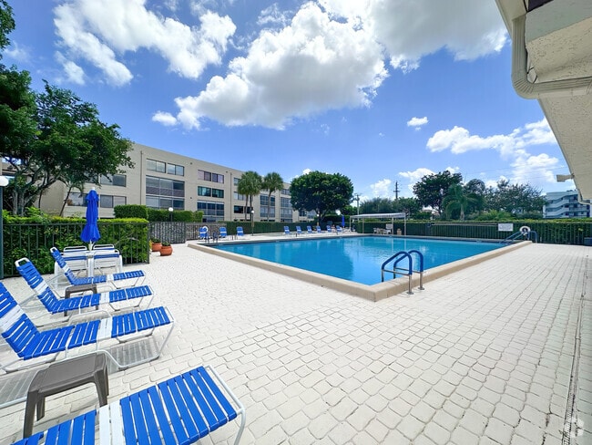 Building Photo - 3154 Via Poinciana Unit 116 Rental
