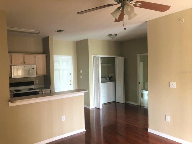 Photo - 5471 Vineland Rd Unit 7310