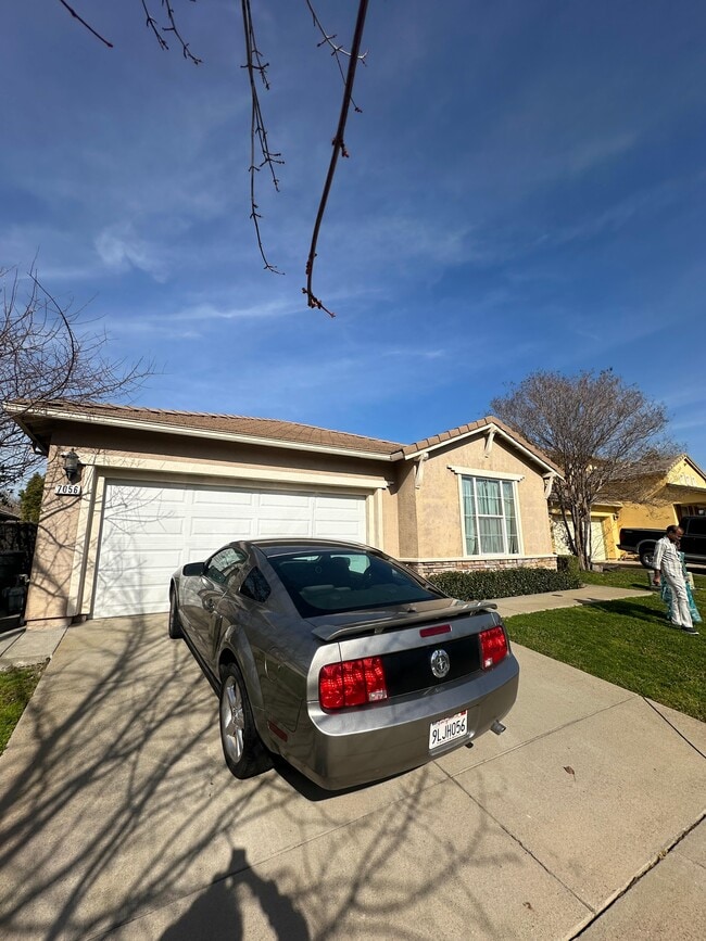 Photo - 7056 Kelmscott Ln