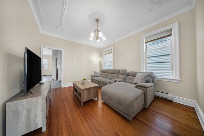 152 W 9th St Unit 1
