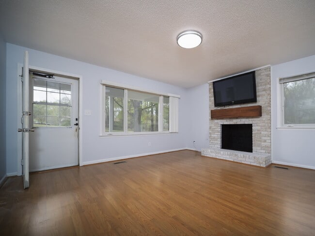 Photo - 102 McCall St