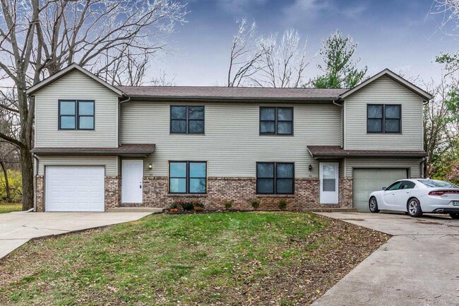 Building Photo - Willow Court Bloomington Unit 152 Kennedy