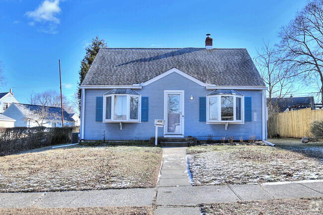 Building Photo - 835 Merritt St Rental