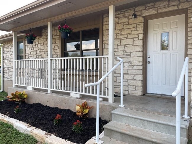 Building Photo - 2501 Peach Tree Ln