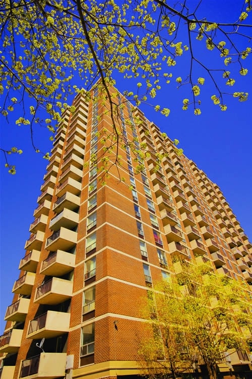 Primary Photo - Riverbank Apartments