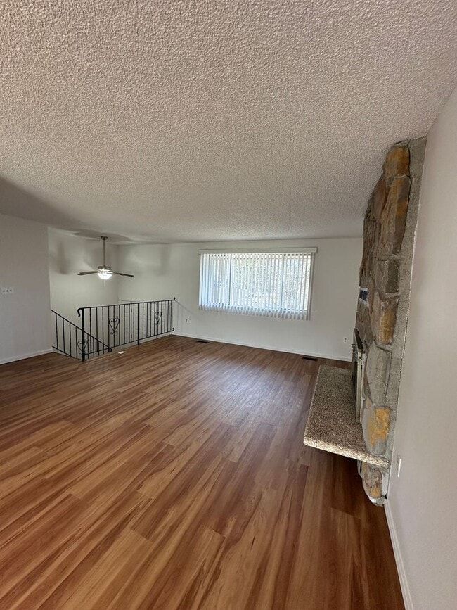 Building Photo - Gorgeous 3 Bedroom 2 Bathroom House!!!! #1101