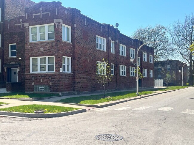 7800 S Burnham Ave