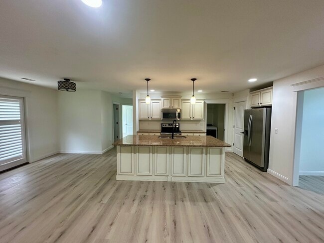 Photo - 2004 Bates Creek Dr