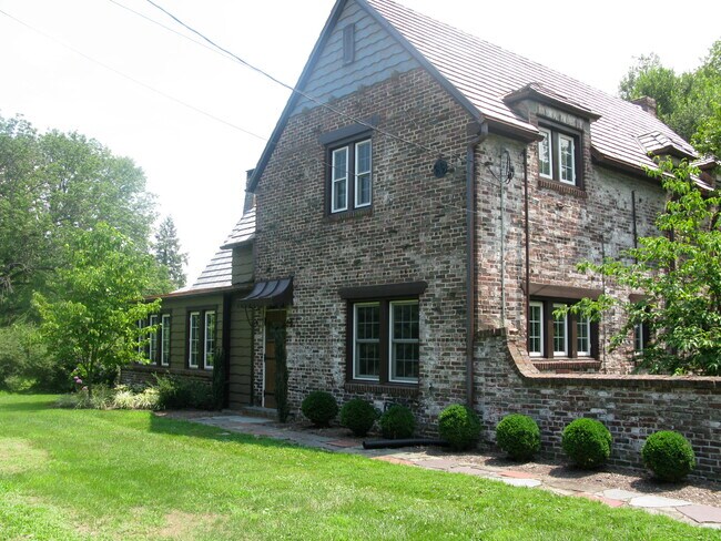 Exterior Front - 5436 Lincoln Hwy