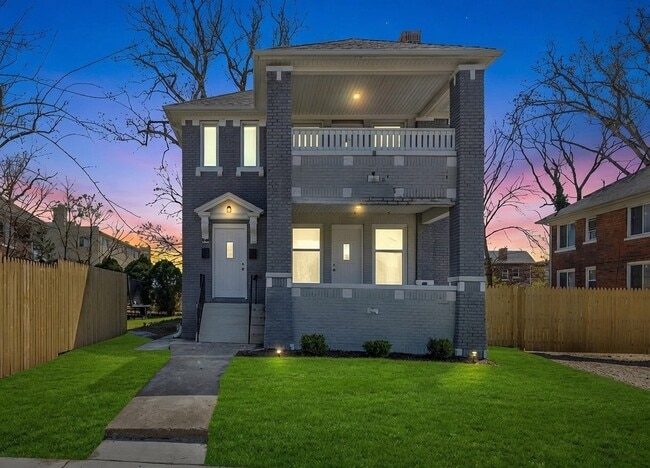 1975 Gladstone St Unidad Upper Unit