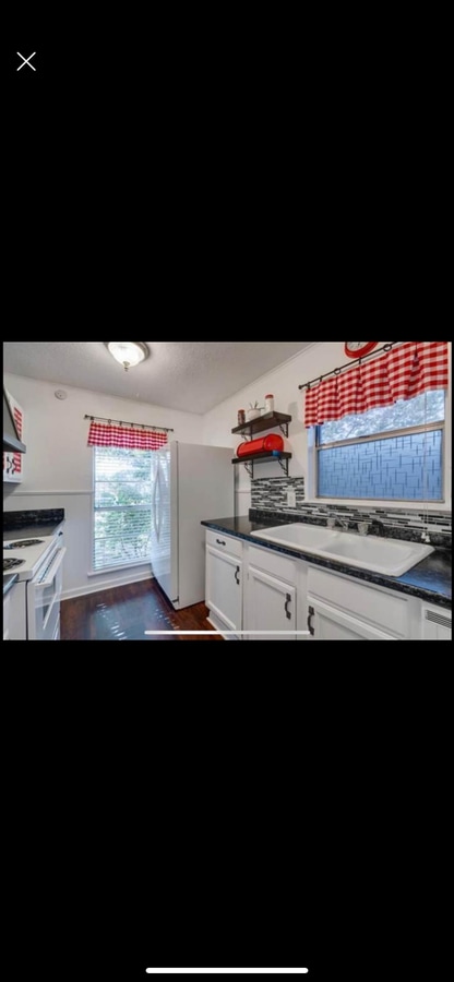 Photo - 3213 Kenwood Dr House