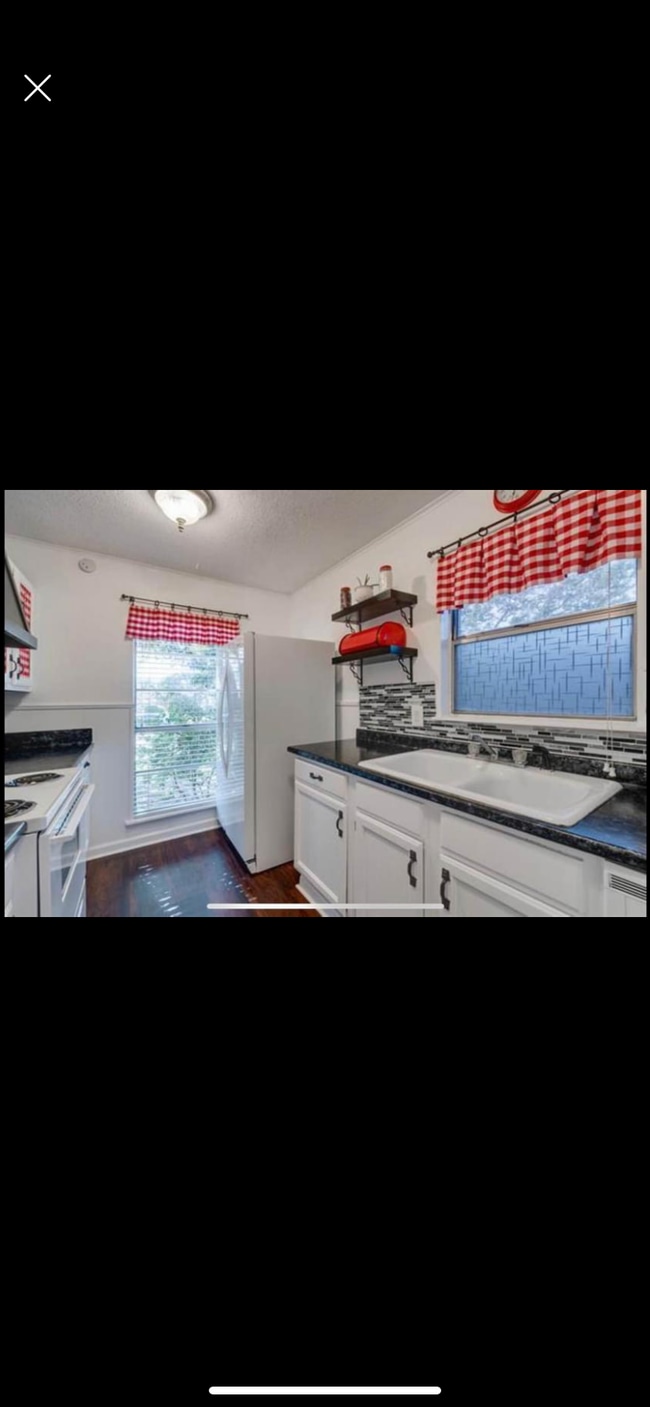 Building Photo - 3213 Kenwood Dr Rental