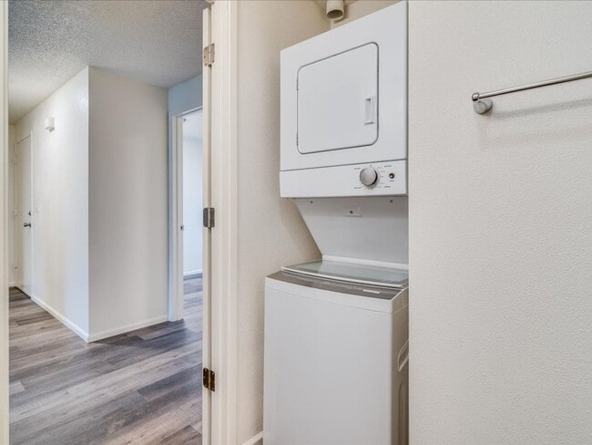 Photo - Barclay Square Apartments