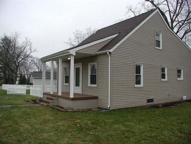 Building Photo - 44179 Grand River Ave