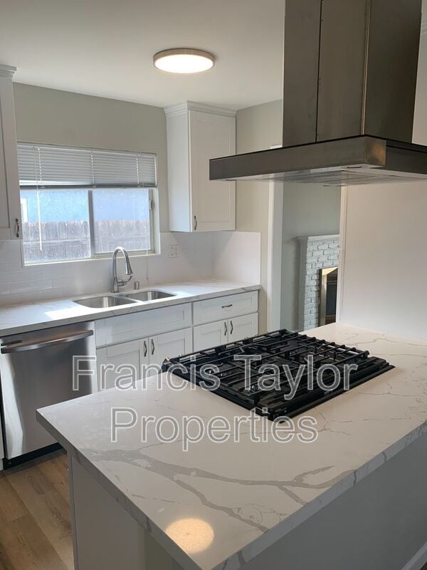 Photo - 909 Daisy St