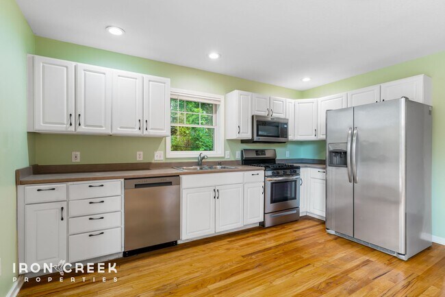 Charming Three Bedroom Home with - Image