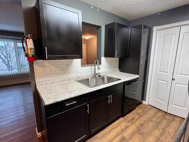 Photo - Updated Townhouse!!