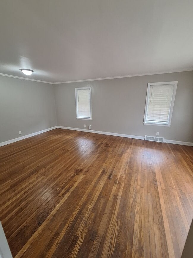 Photo - 753 Lynn Rd