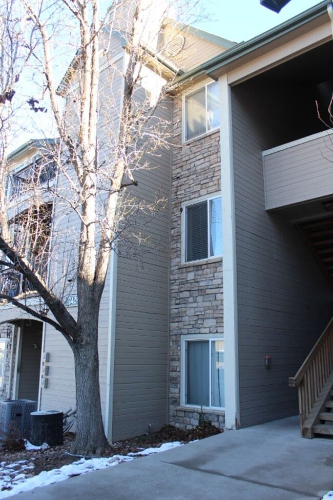 Building Photo - Littleton 2 br/2 ba Condo in Mountain Gate III! Unit 206
