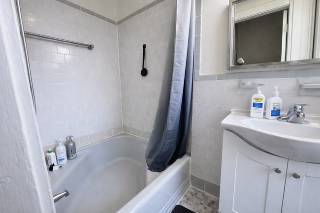 Photo - 31 Queensberry St Unit 20