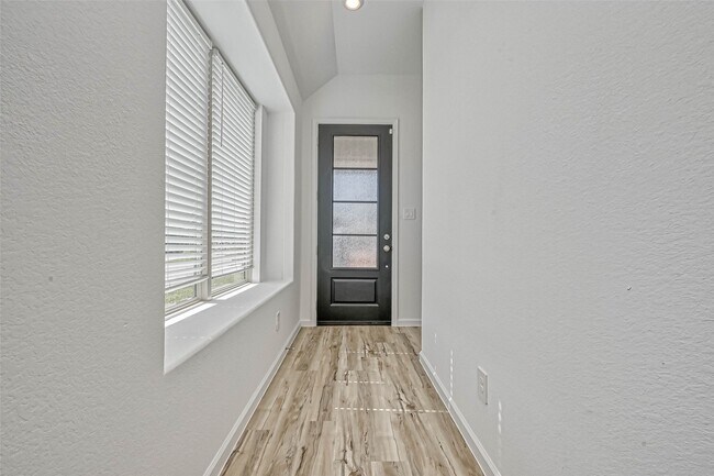 Photo - 1429 Northwood Blf Ln