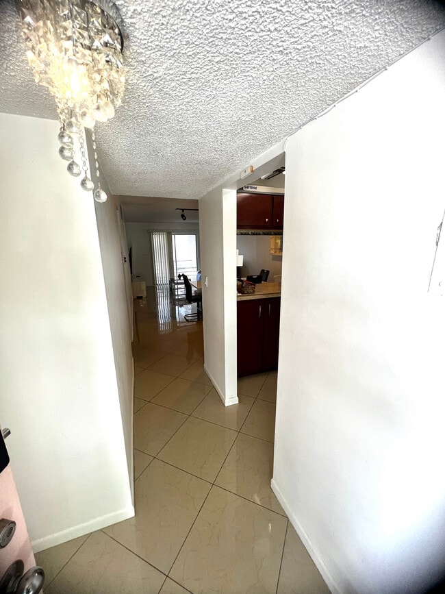 Photo - 7610 Stirling Rd Unidad E203