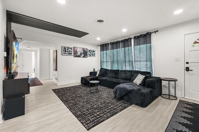 2909 Hargill Dr