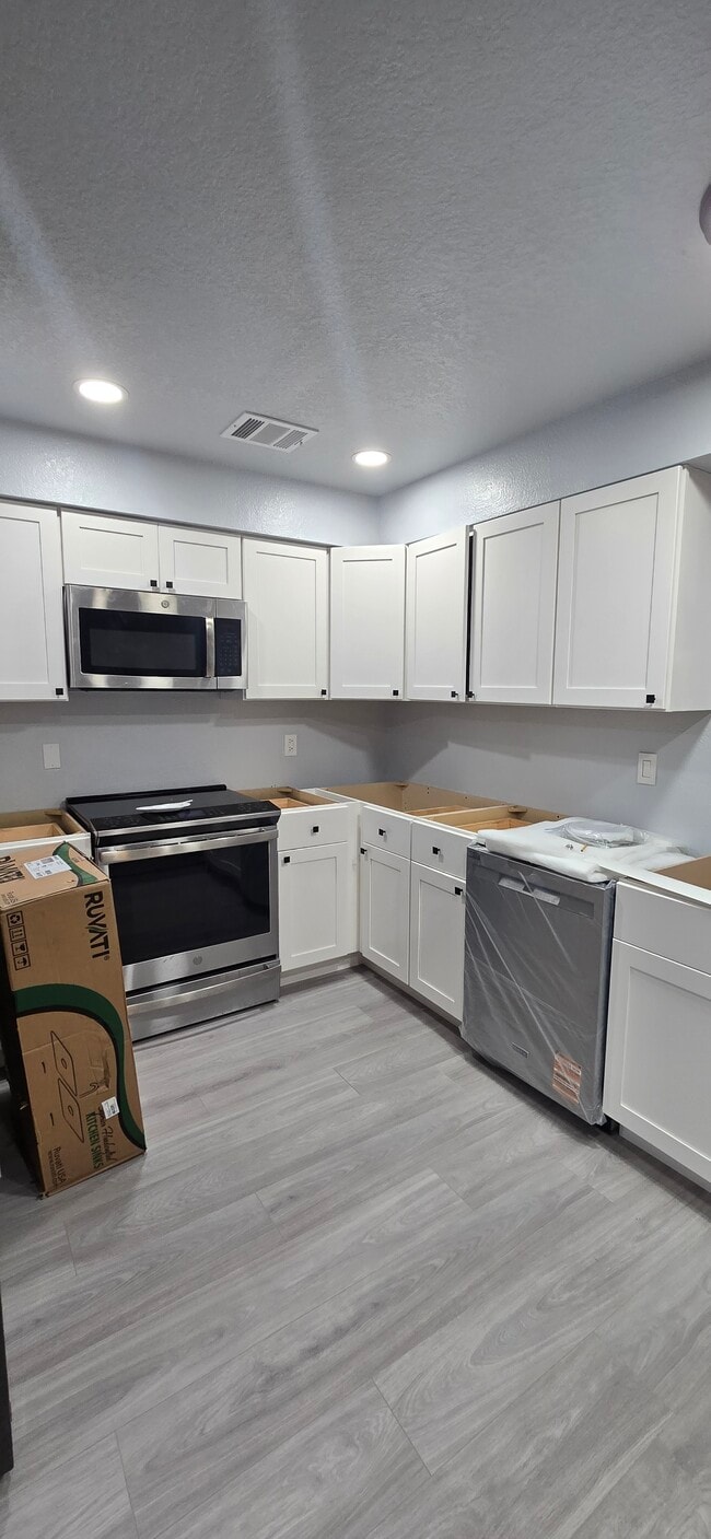 Photo - 2044 44th St S