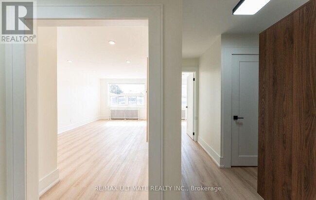 Photo - 484A Cosburn Ave.