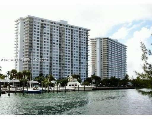 300 Bayview Dr Unit 501