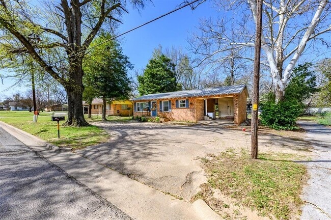 Building Photo - 506 N Main St Rental