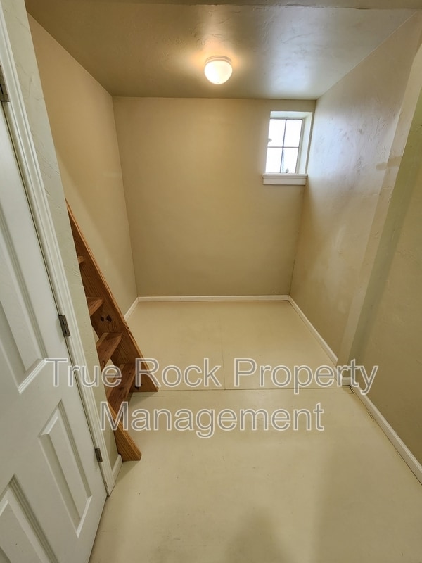 Photo - 208 E MAIN, Apt #3 (BILLS PAID- not including tv or wifi)