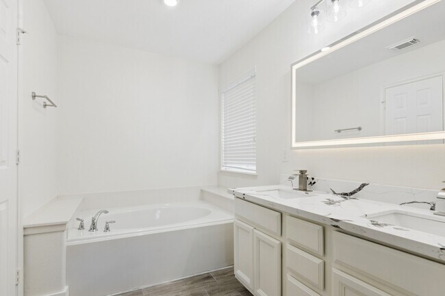 Photo - 17910 Royal Gate Ln