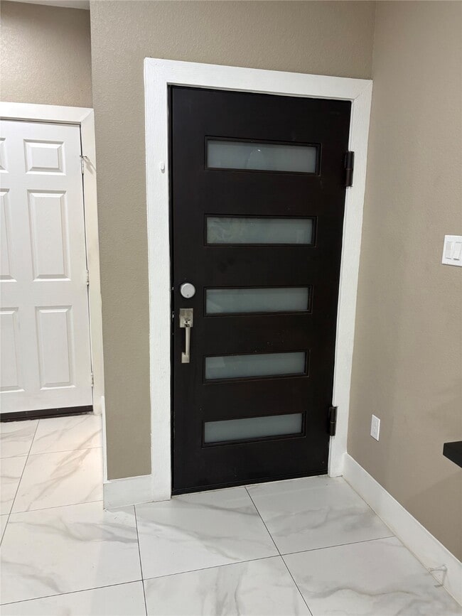 Building Photo - 9134 Brandon St