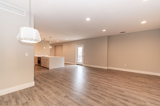 Photo - 4645 SE 11th Pl Unit 302