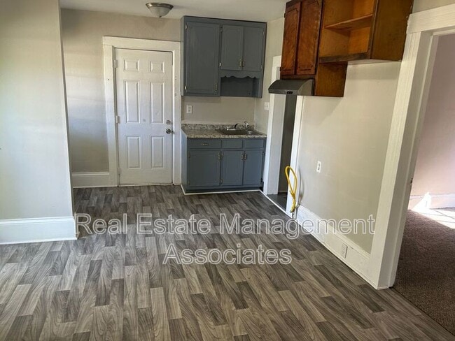 Photo - 329 E Tinsley St