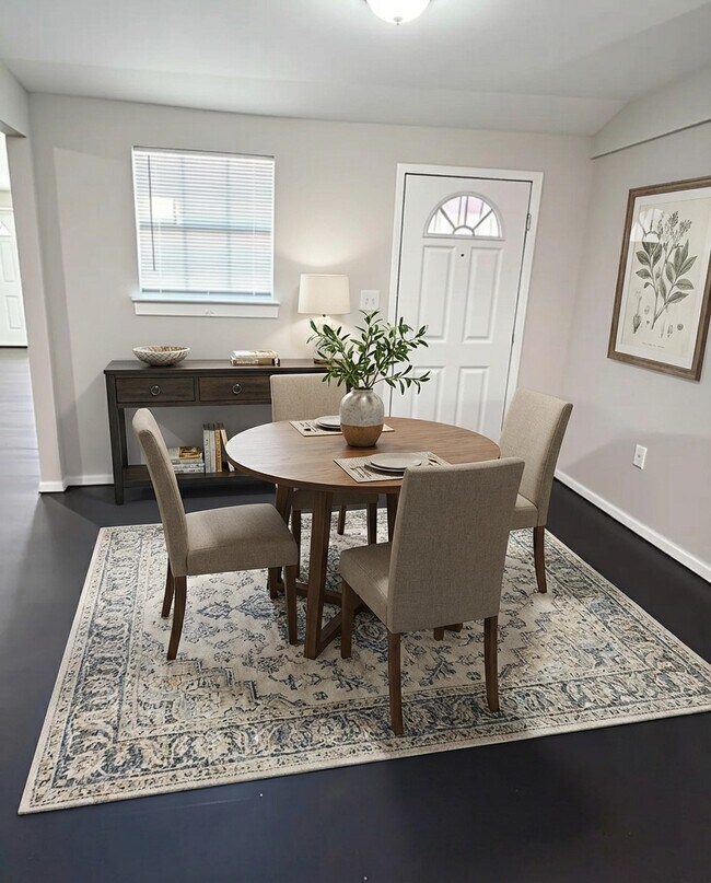 Photo - 866 N Victory Dr