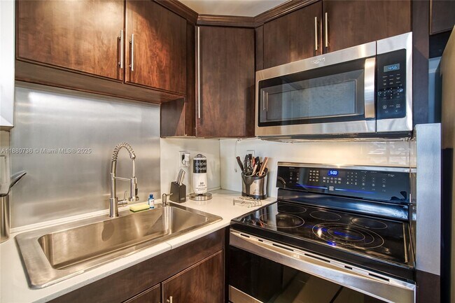 Photo - 200 172nd St Unit 204