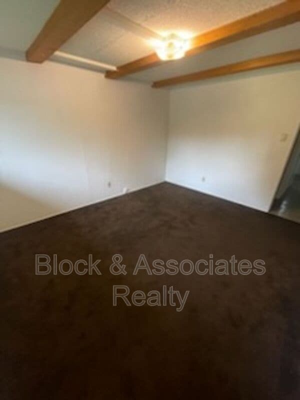Photo - 504 Lake Dr