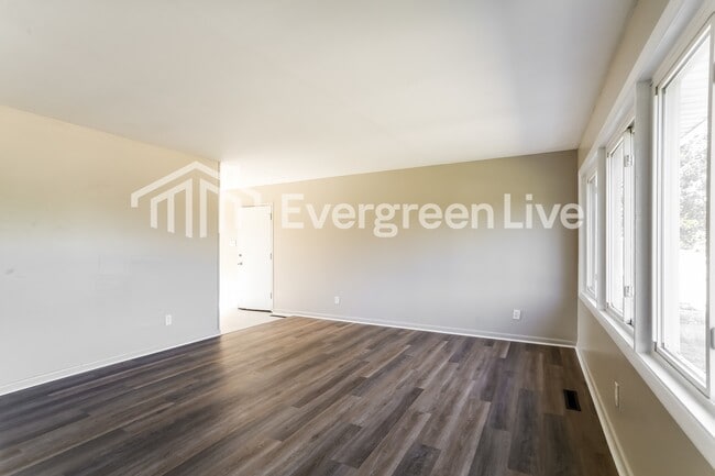 Photo - 4663 E Livingston Ave